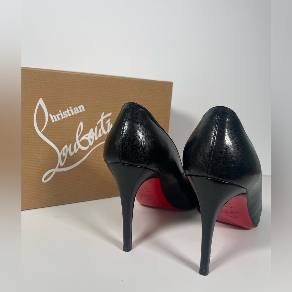 Christian Louboutin Matte black leather pumps with rounded toe 40.5